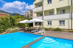 Villa Alternus-apartman Dora