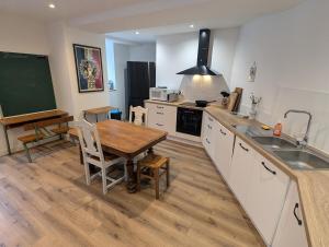 Grande maison de bourg au bord de la rivière