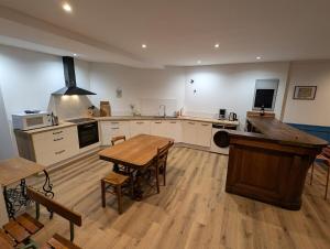 Grande maison de bourg au bord de la rivière