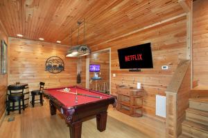 Smokies Cabin Life View Hot Tub Grill Game Room