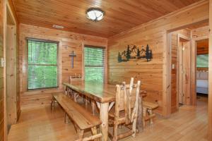 Smokies Cabin Life View Hot Tub Grill Game Room