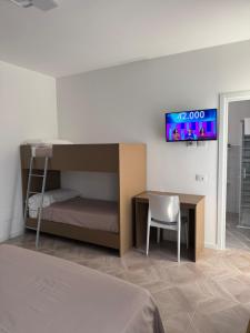 HOUSE on sunday LUNA