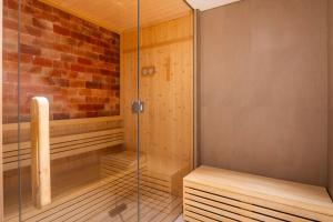 NEW 2 Bed w Rooftop Pool Panoramic Dubai Views