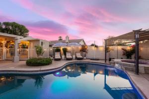 Mariposa House Swim-In Theatre with Gated Pool