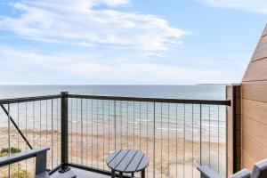 King Room with Balcony or Patio - Lake View room in Hampton Inn by Hilton St Ignace Lakefront Mackinac