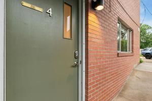 Stunning Downtown Condo - 5 min walk to Old Town!