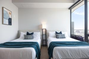 Hollywood Heights - High-Rise with Panoramic Views