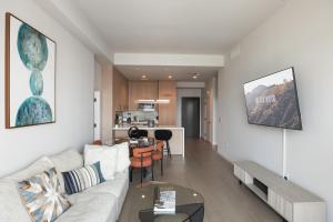 Hollywood Heights - High-Rise with Panoramic Views