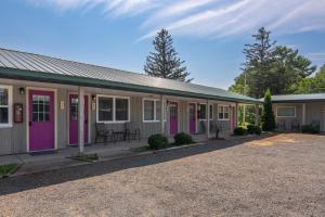 Lumber Jill Lodge 17 King Bed Retreat
