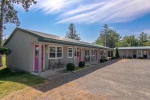 Lumberjill Lodge 11 King Room