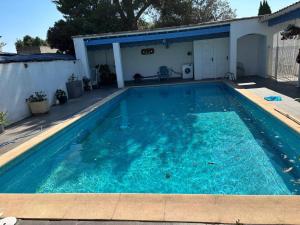 Villa familiale avec piscine à Tarascon - 3hvězdičkové hotely ve městě Tarascon