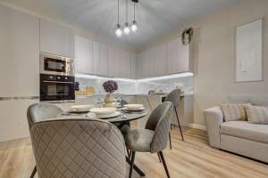 Central 3BR Escape Walk to Everything