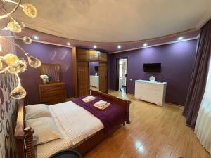 SDD Brothers - Дом с балконом в сердце Тбилиси