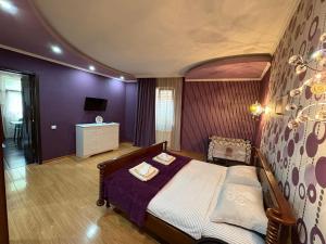 SDD Brothers - Дом с балконом в сердце Тбилиси