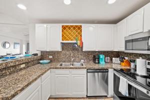 Las Palmas 2BD 2BA Suite Ground Floor- B101