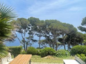 Holiday Dúplex Cap Sa Sal at the edge of the sea