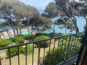 Holiday Dúplex Cap Sa Sal at the edge of the sea