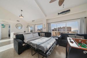 Las Palmas 4BR 4BA Penthouse OV 701