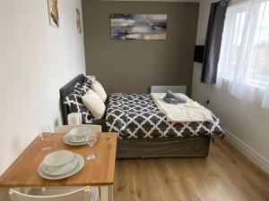 Comfy Stylish Loft room Wembley Stadium 6 minutes away