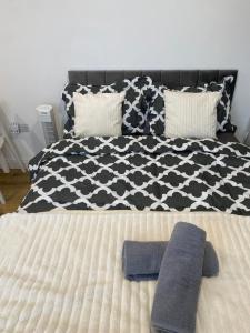 Comfy Stylish Loft room Wembley Stadium 6 minutes away