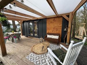 Tiny forest lodge with direct access to forest and nature