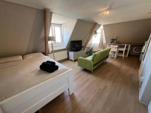 Beachfront studio with sunset view