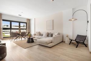 Solarium Penthouse Walk to Beach & Old Town