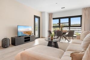 Solarium Penthouse Walk to Beach & Old Town