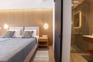 Kostas Beachfront Suite