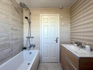 Halsey House Contractor Relocator Family Freeparking