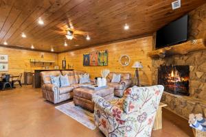 EZ Come EZ Geaux - Stunning Mtn Views - Hot Tub