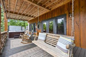 EZ Come EZ Geaux - Stunning Mtn Views - Hot Tub