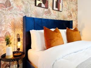 Exclusive Last-Minute Offer l Stylish 2-Bed Apartment for 6 Guests l Great Rates l Hofin Stays Short Lets & Serviced Accommodation