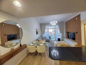Spacious 2br Canal Vibes Business Bay Stay