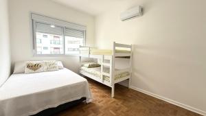 Apartamento Frente ao Mar na Praia das Pitangueiras - Ar Condicionado - 8 Pessoas