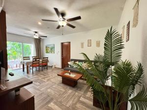 Modern 2BR Apt-3 Baths-Pool-Wi-Fi-Steps to Beach