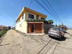 Casa General Villamil, amplia y cerca del mar