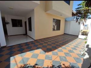 Casa General Villamil, amplia y cerca del mar