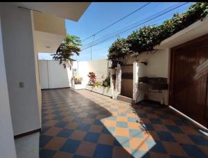 Casa General Villamil, amplia y cerca del mar