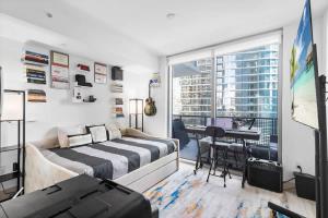 Brickell LuxePad 1BED 1BATH with Pool, Gym, Sauna, Grills, Cinema Projector