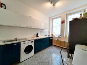 Downtown first floor apartment 6 guests on request Wilhelmstr 5 min to CHIO