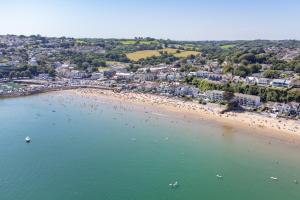 Plas Gwyn - Large Cottage Walk to Beach