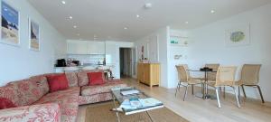 4 Fistral Beach Apartments, Newquay, TR7 1FR