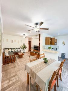 Modern 2BR Apt-3 Baths-Pool-Wi-Fi-Steps to Beach