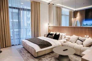 Luxury Upgraded Studio in Wilton Park Residences