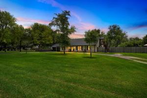 Stylish Family Fun! Pool, Hot Tub, Volley Ball, Arcade & Boat Parking