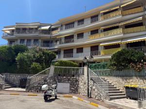 Studio calme à deux pas de la mer avec jardin et parking privé