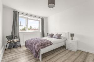 Bright & Modern London Apartment