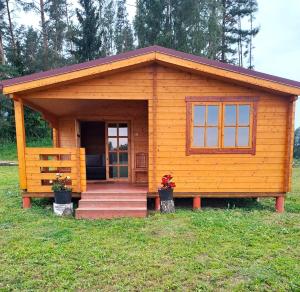 Atpūta Priedītēs - koka namiņi pie Tērvetes Dabas parka ar zirgiem, ponijiem un dabas tuvumu