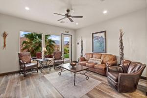 4098 Coral Ridge The 19th Hole in Coral Ridge, Near Golf Course, Firepit, Poker Set, Heated Pool